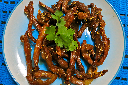 Muu Dad Deaw – Strips of pork marinated in dark soy sauce and fried.