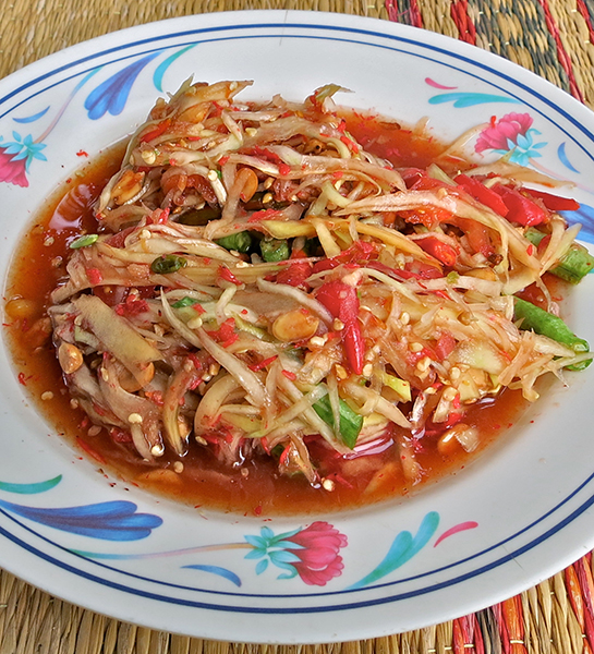 Som Tum Thai - Spicy green papaya salad